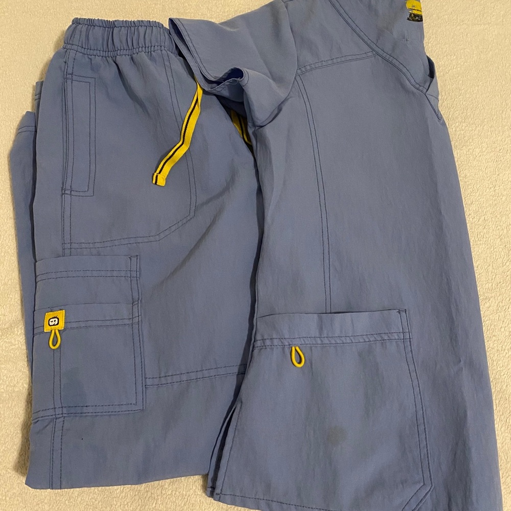 Scrub set - Picture 2 of 2